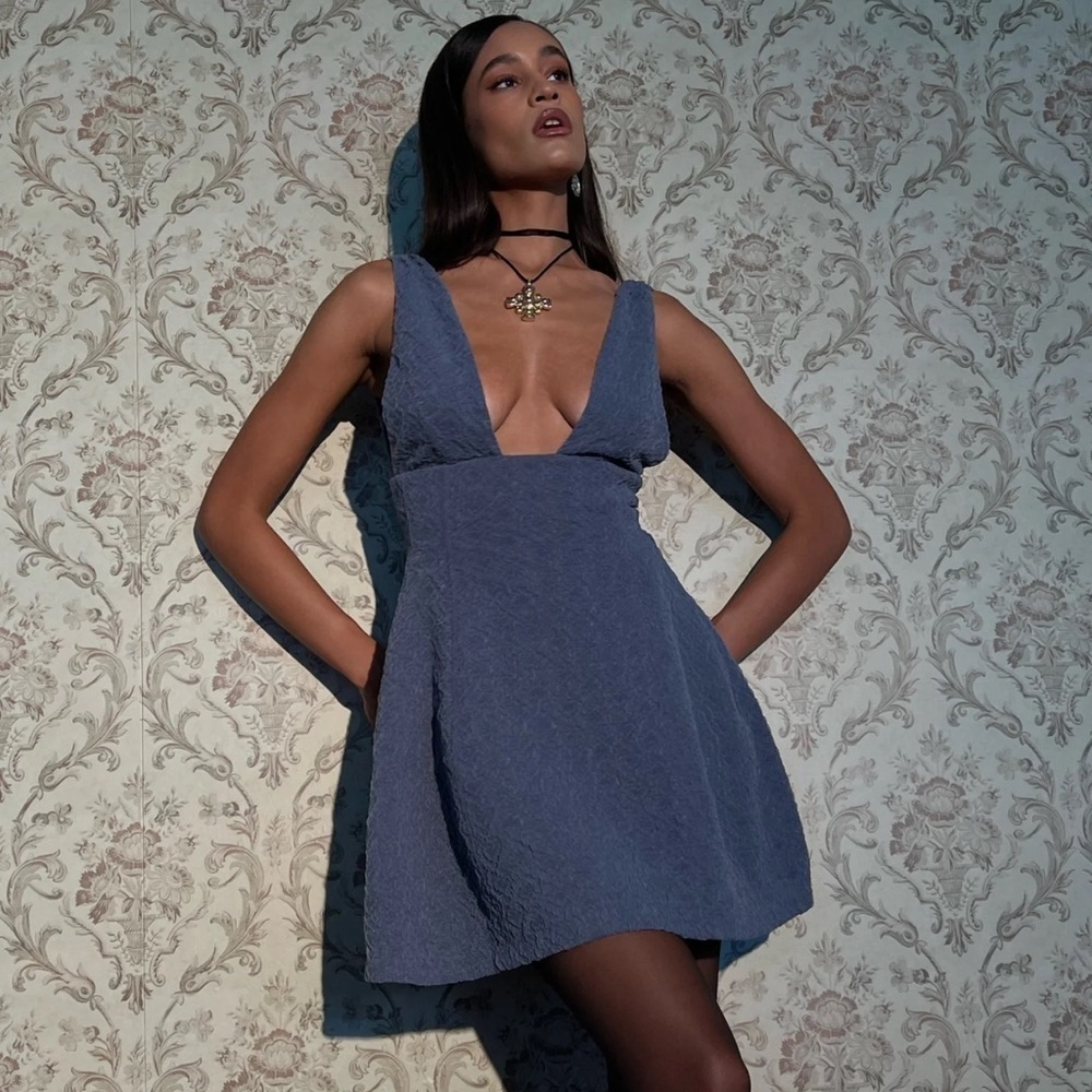NWT In Original Packaging WeWoreWhat V Neck Mini Dress In Grey Blue Size 8